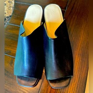 Nisolo Paloma Open-toed Black Mules with 2.5” heel. Size 9